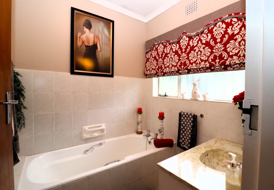 3 Bedroom Property for Sale in Uitsig Western Cape